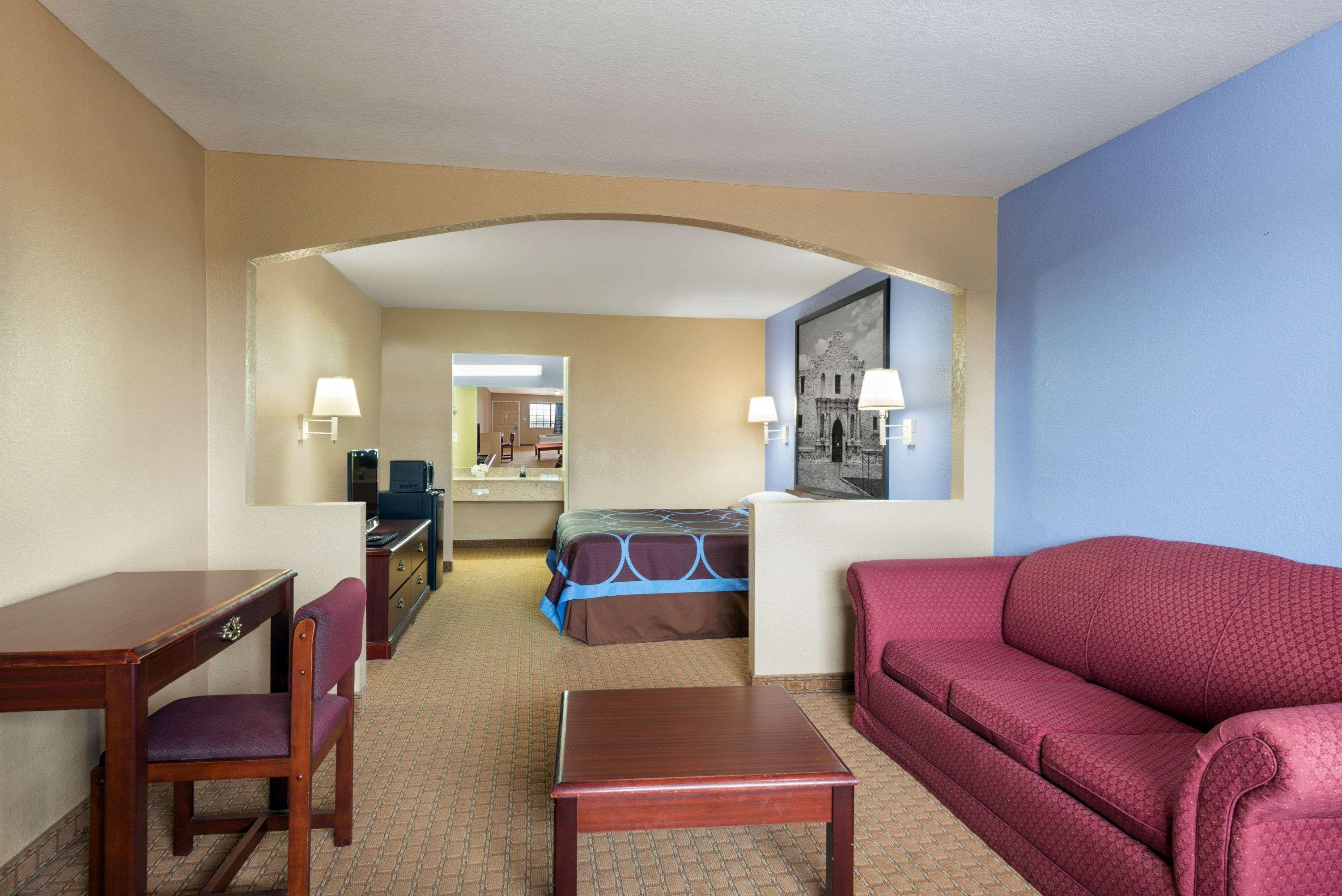 Super 8 By Wyndham San Antonio/Riverwalk Area Exteriör bild