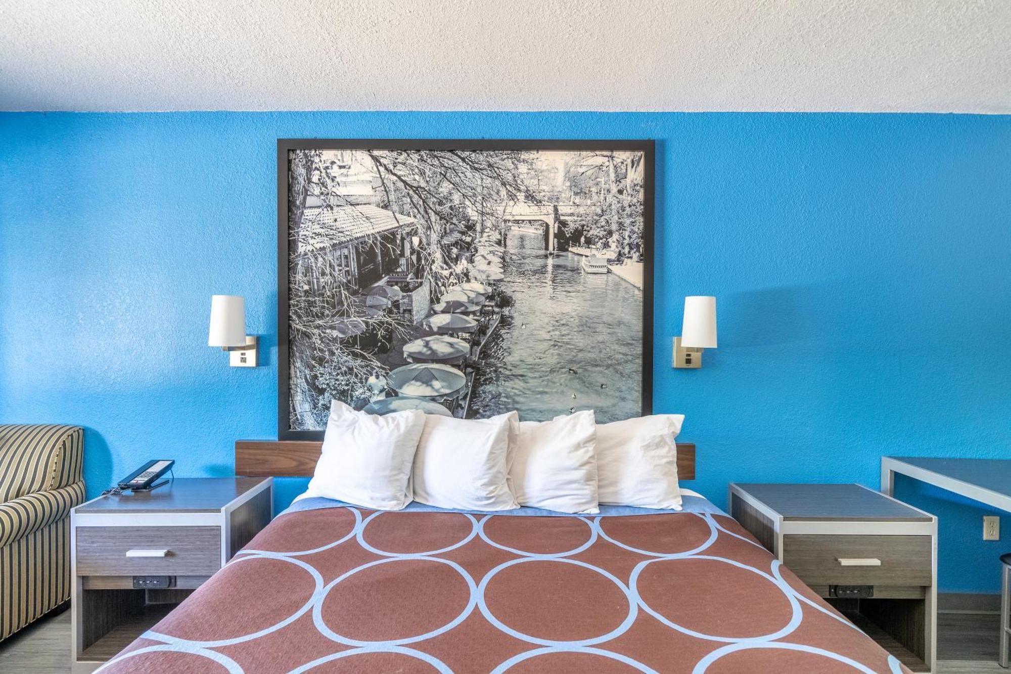 Super 8 By Wyndham San Antonio/Riverwalk Area Exteriör bild