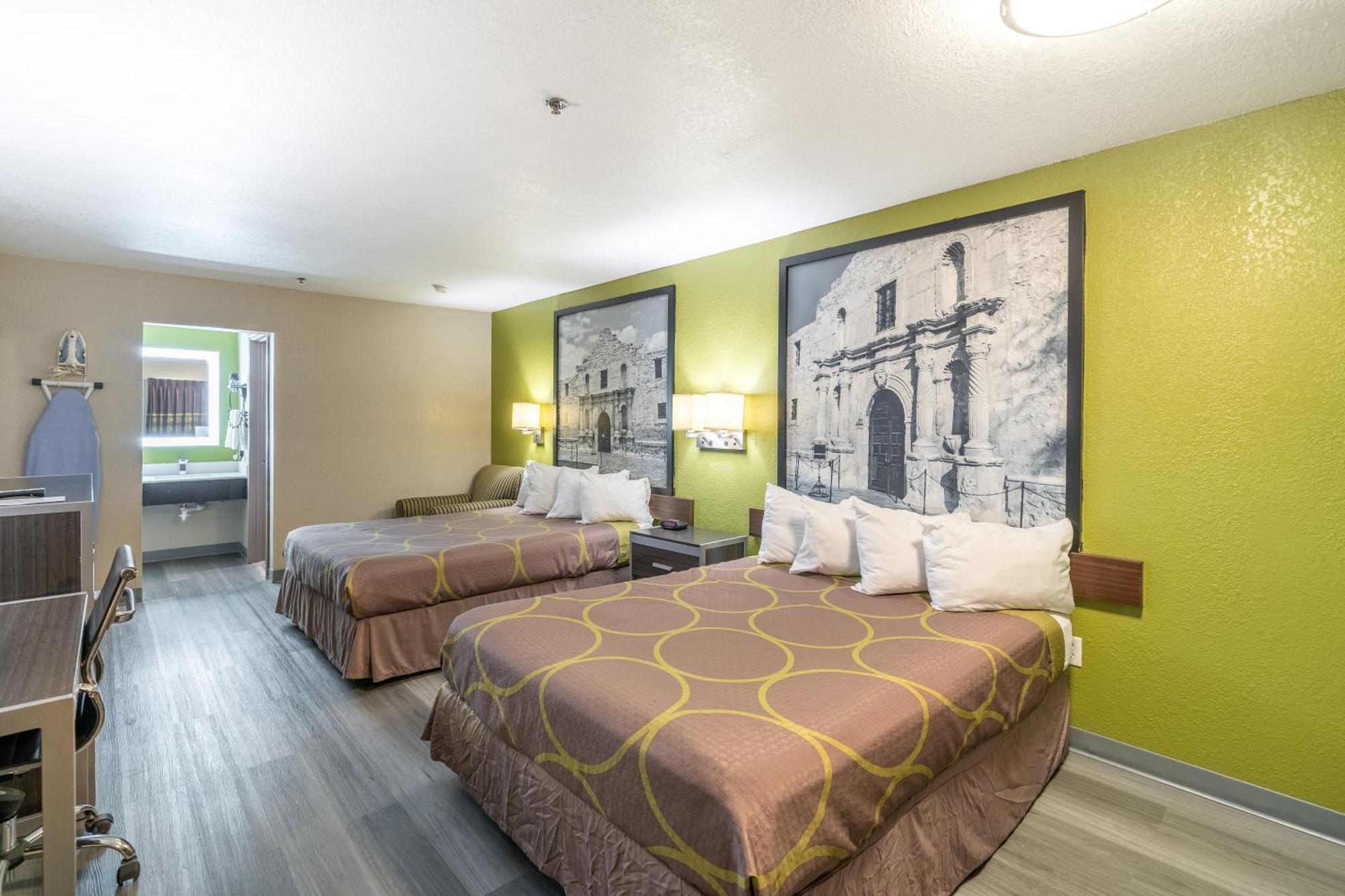 Super 8 By Wyndham San Antonio/Riverwalk Area Exteriör bild