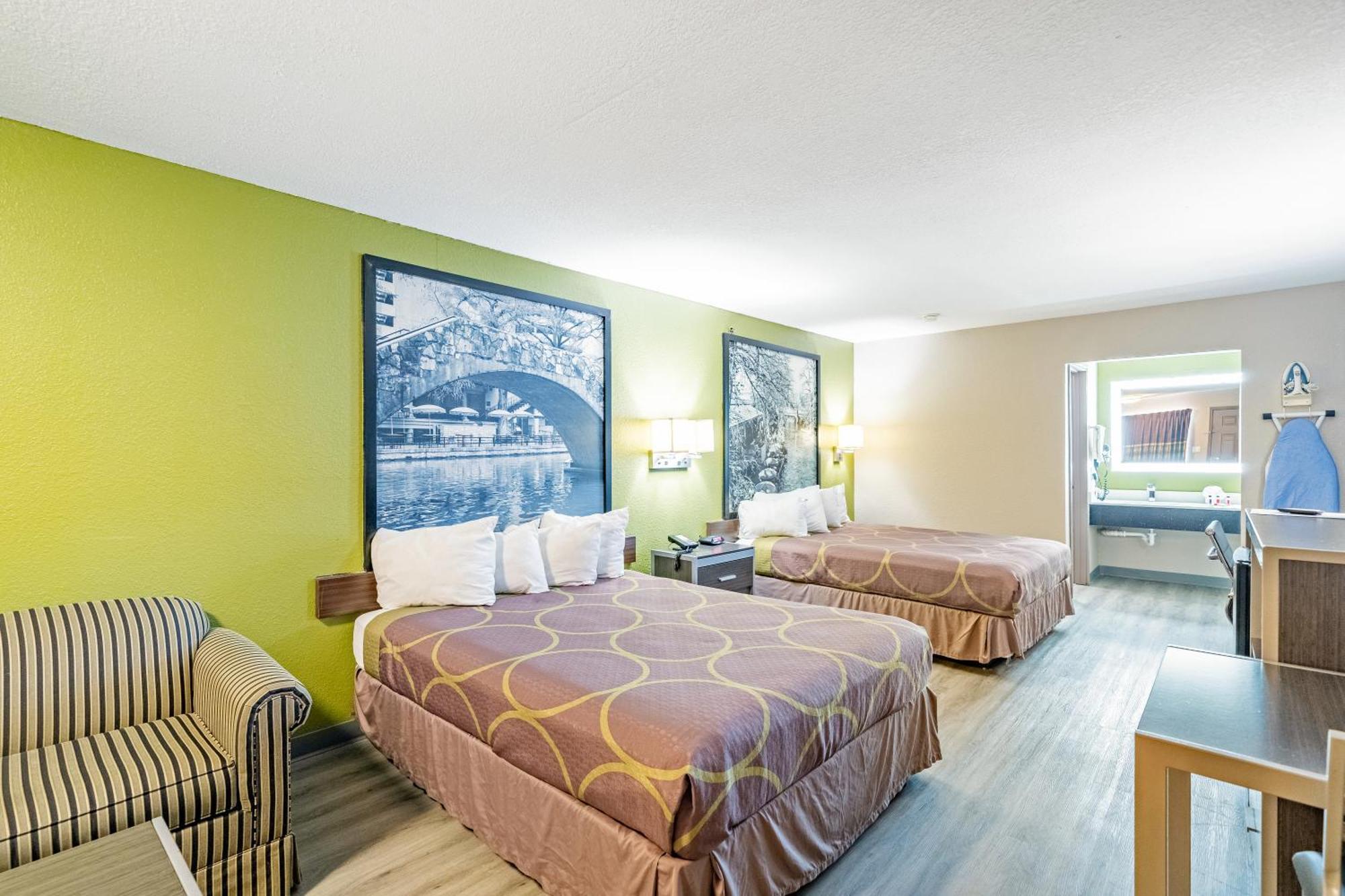 Super 8 By Wyndham San Antonio/Riverwalk Area Exteriör bild