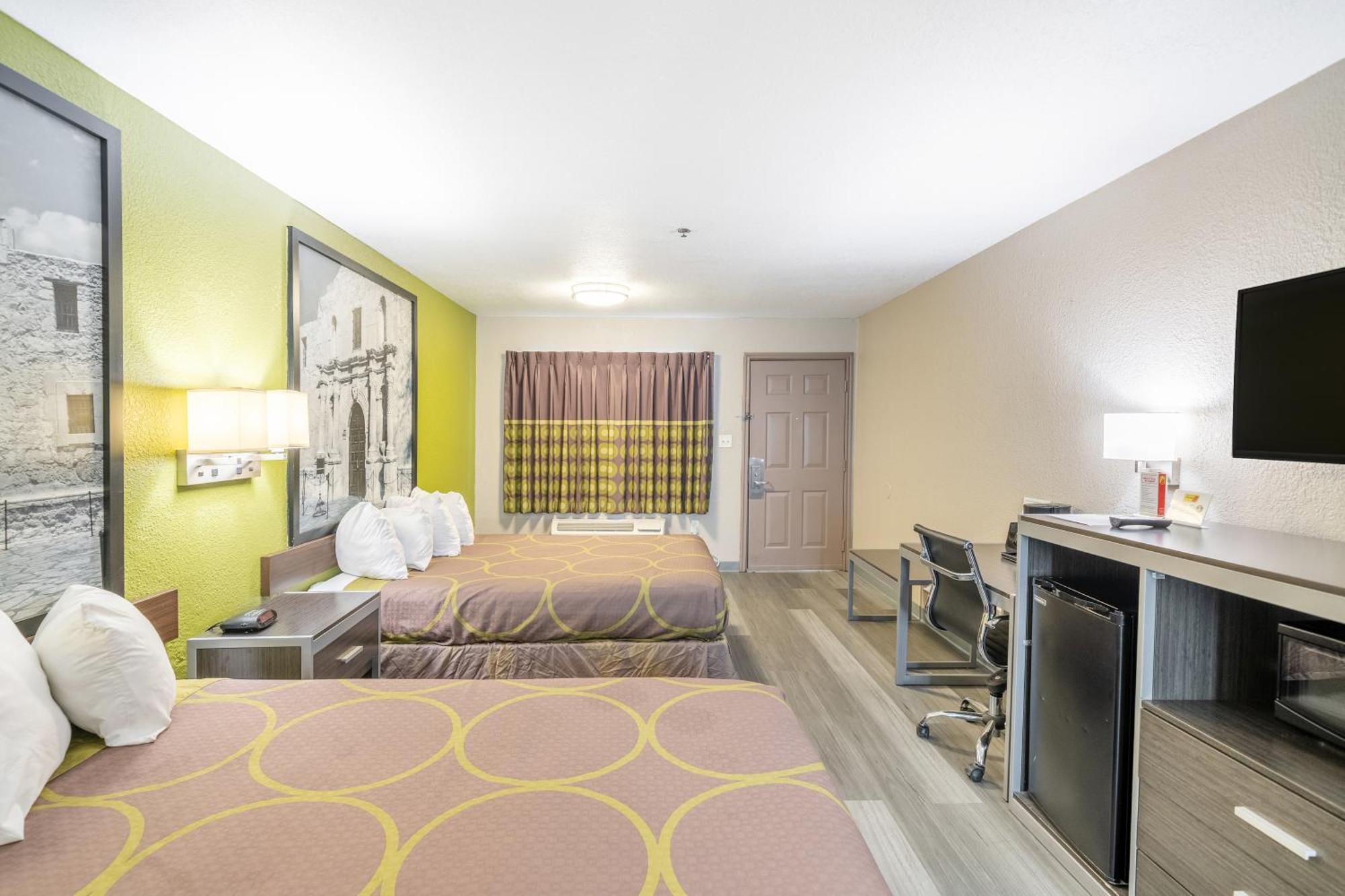 Super 8 By Wyndham San Antonio/Riverwalk Area Exteriör bild